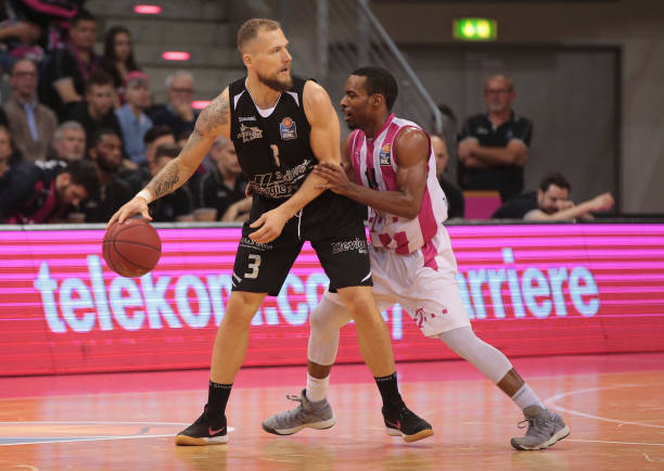 湖人险胜尼 湖人险胜尼